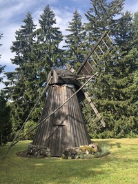 Ridala peaga tuulik