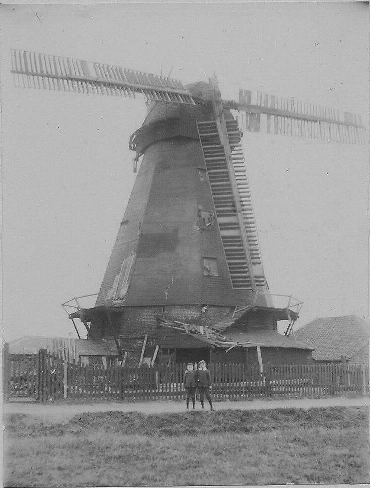 Barking mill, with signs of dereliction - just 3 sails, and a partly collapsed stage